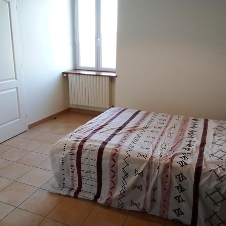 Appartamento Chez Steph Saint-Germain-Nuelles Esterno foto