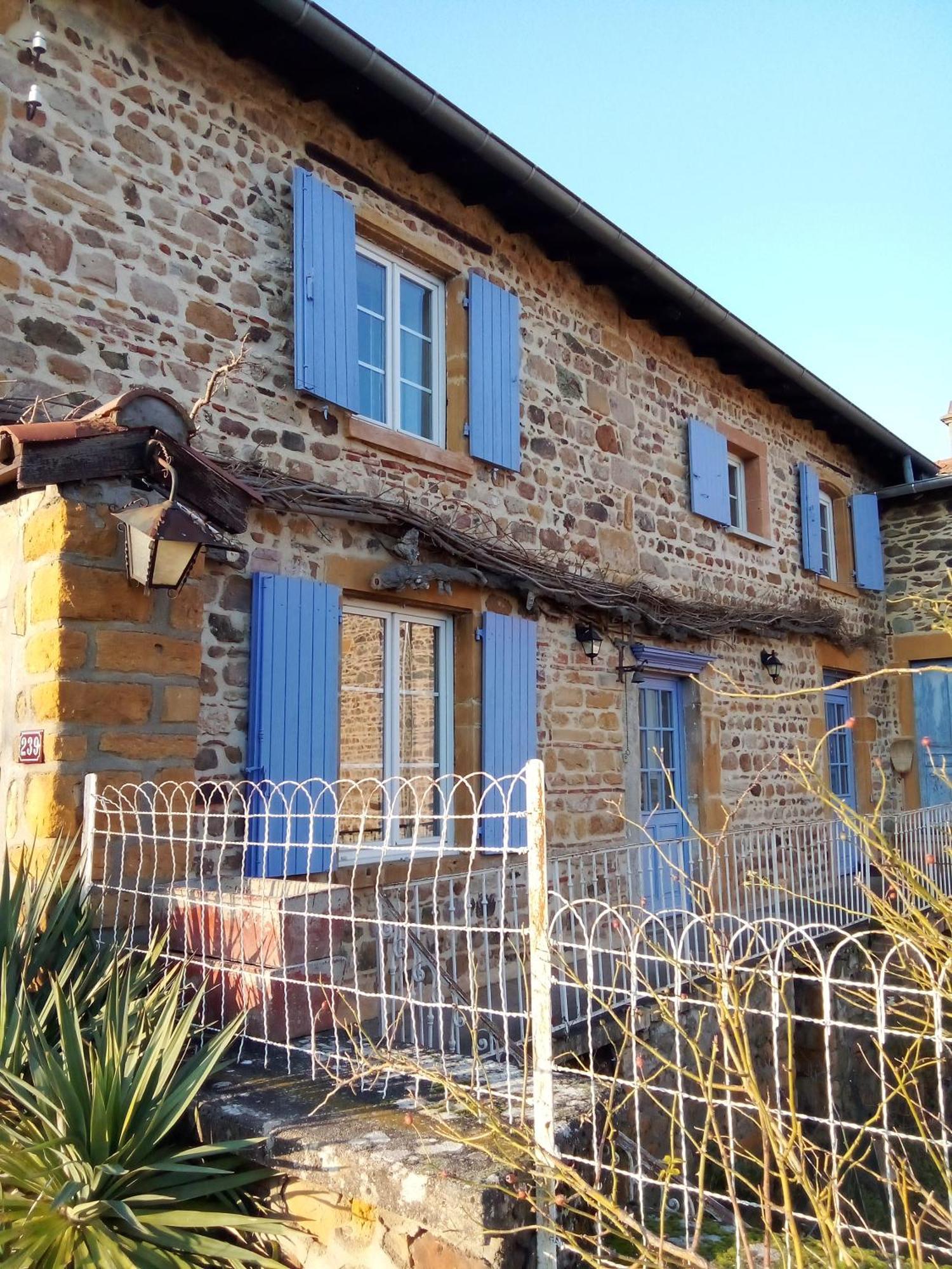 Appartamento Chez Steph Saint-Germain-Nuelles Esterno foto